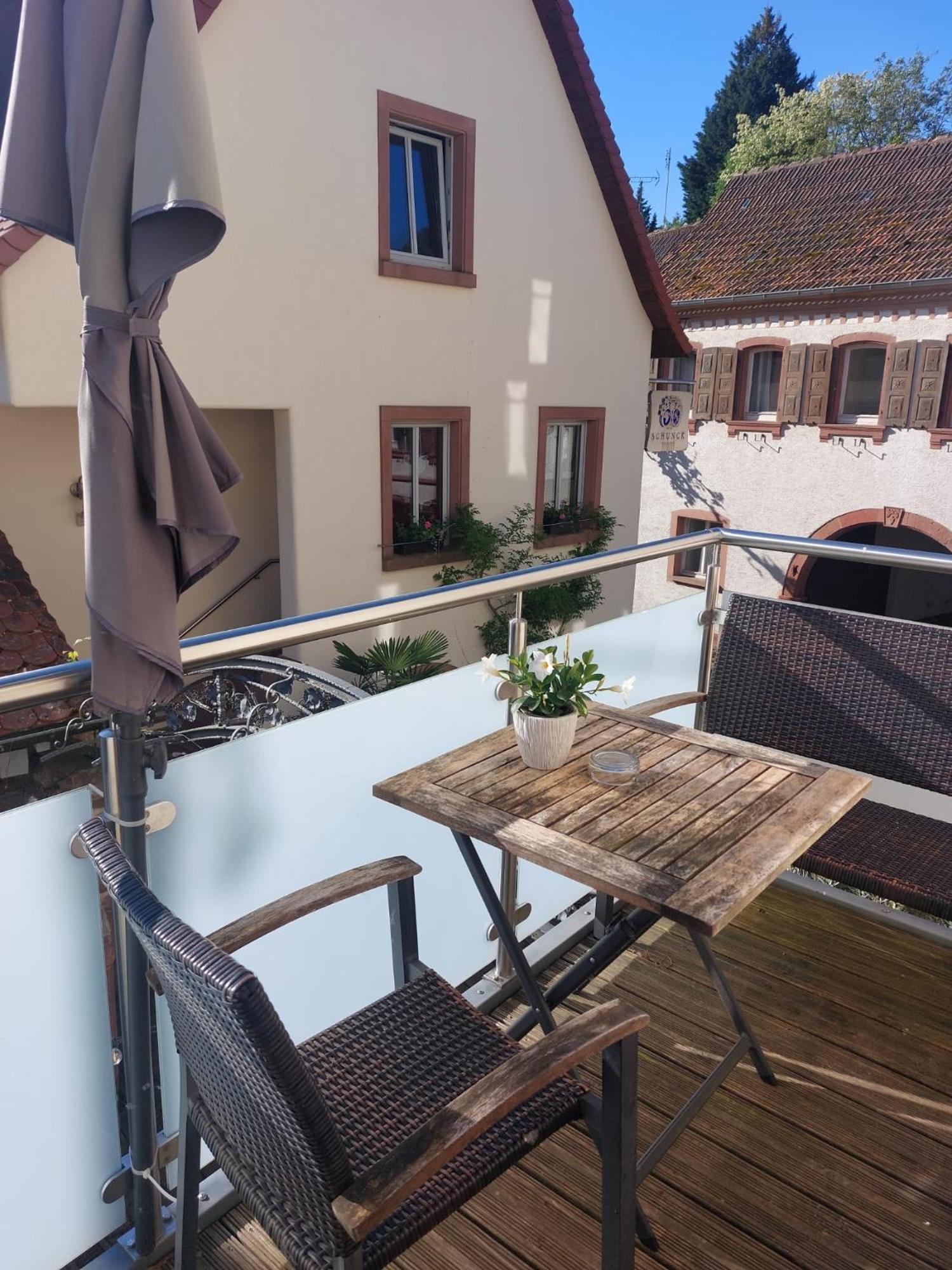 Weingut Schunck Apartment Leinsweiler Bagian luar foto