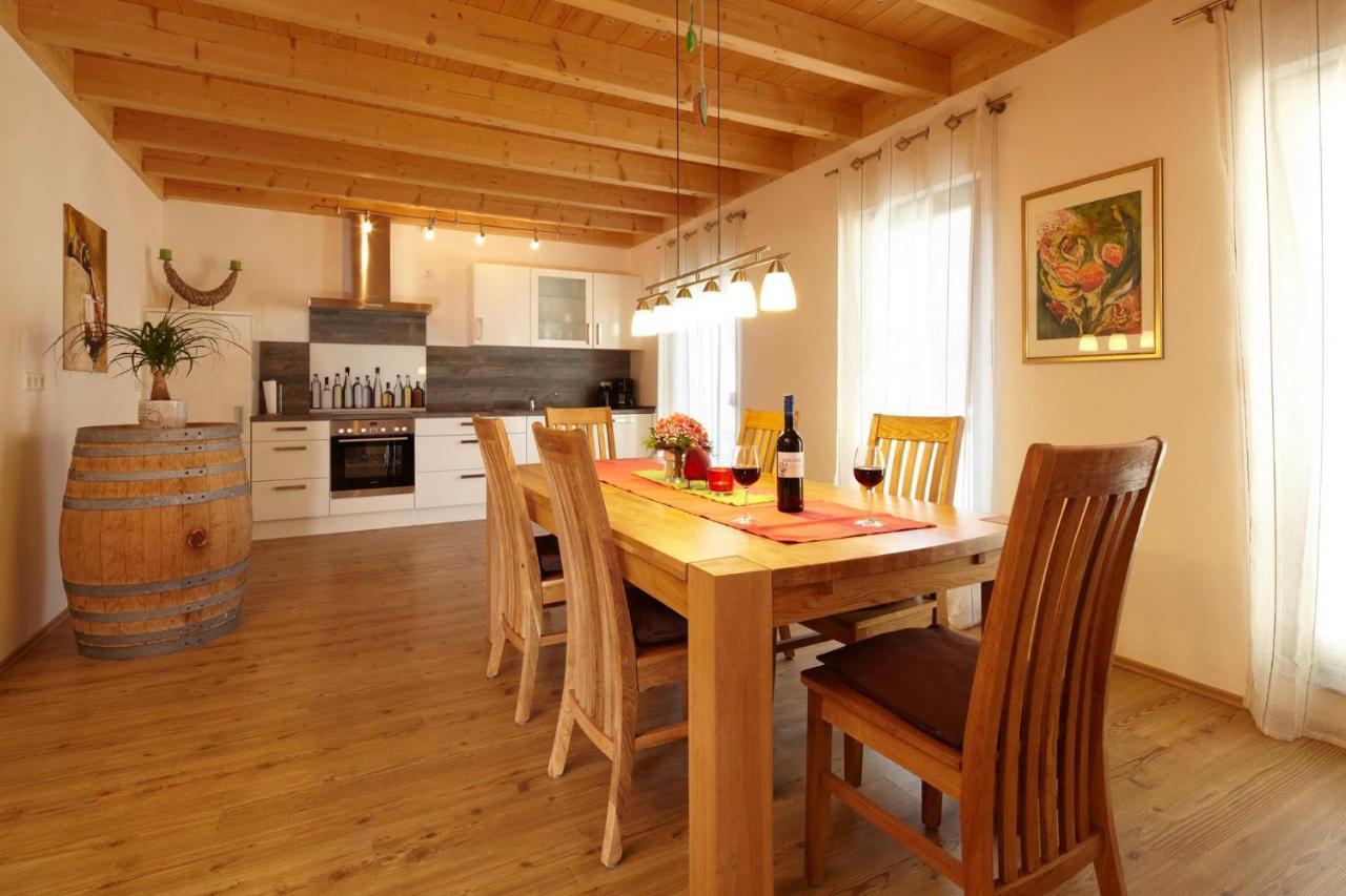 Weingut Schunck Apartment Leinsweiler Bagian luar foto