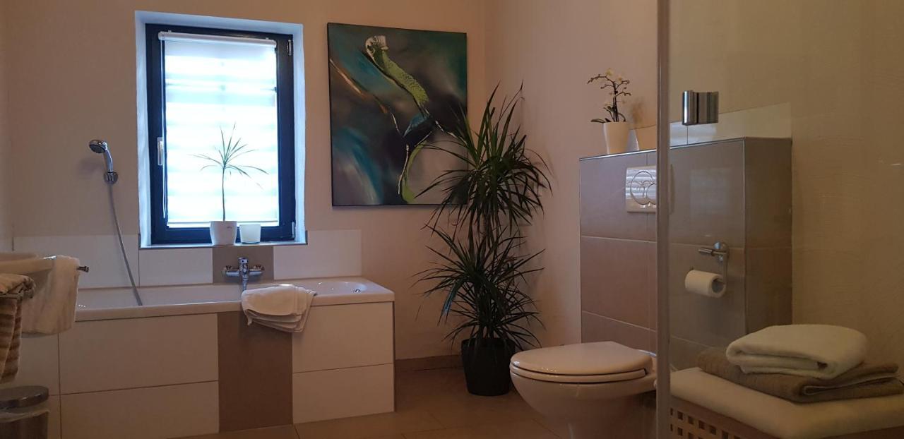 Weingut Schunck Apartment Leinsweiler Bagian luar foto