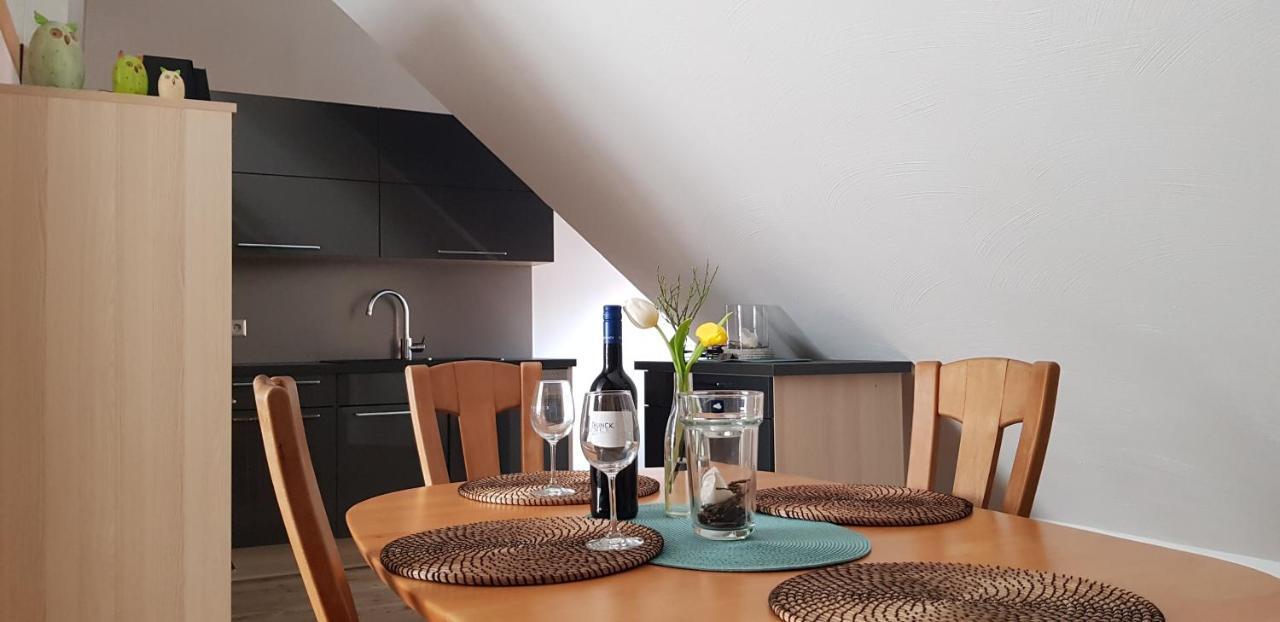 Weingut Schunck Apartment Leinsweiler Bagian luar foto